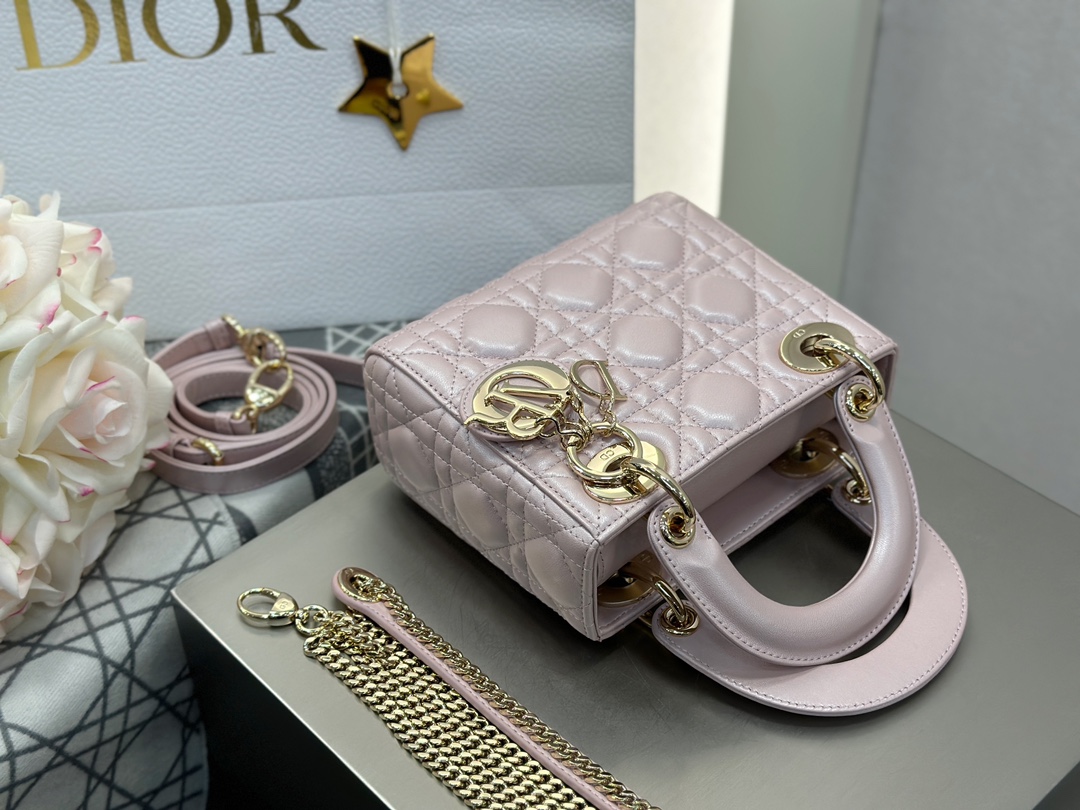 Dior- Princess Diana bag