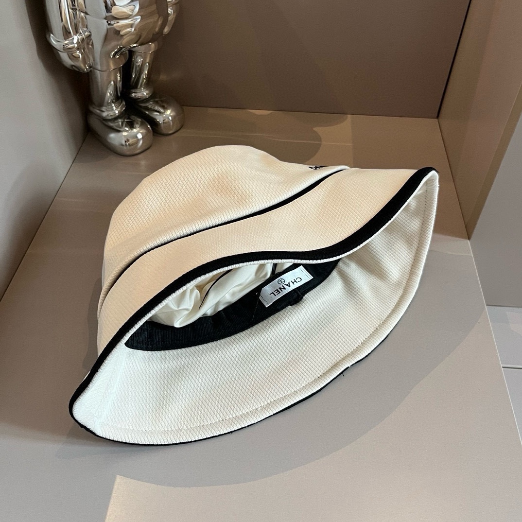 Chanel new bucket hat-White