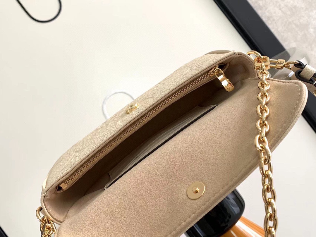 LV M82210 M81911 Wallet on Chain Ivy