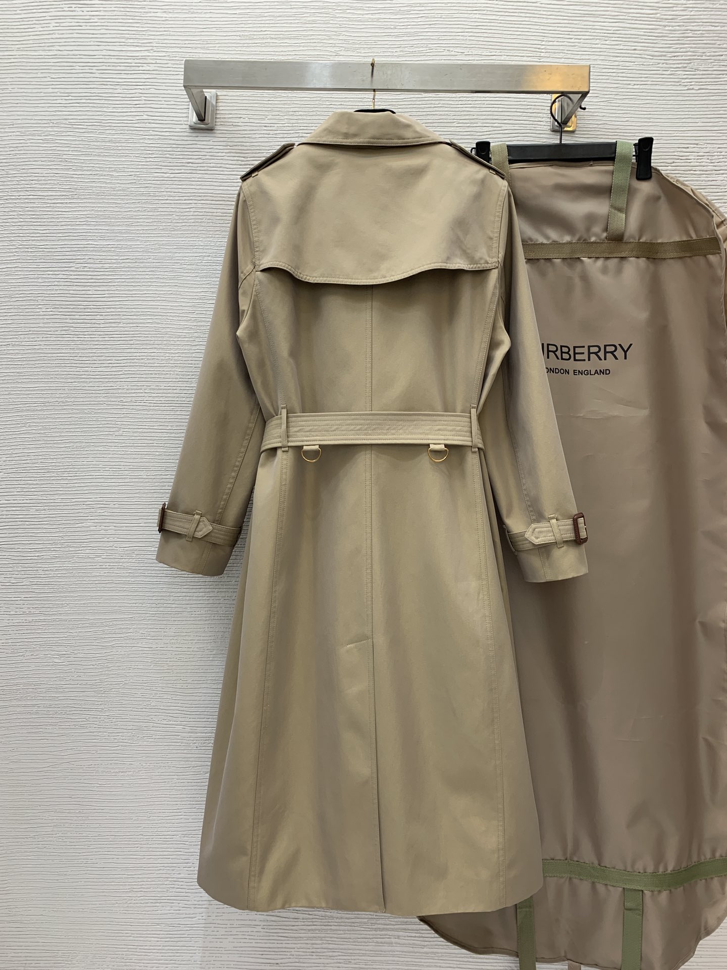 Burberry Trench Coat – 2025 Early Autumn/Winter Collection