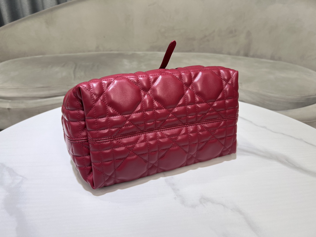 toujours Burgundy medium This Di