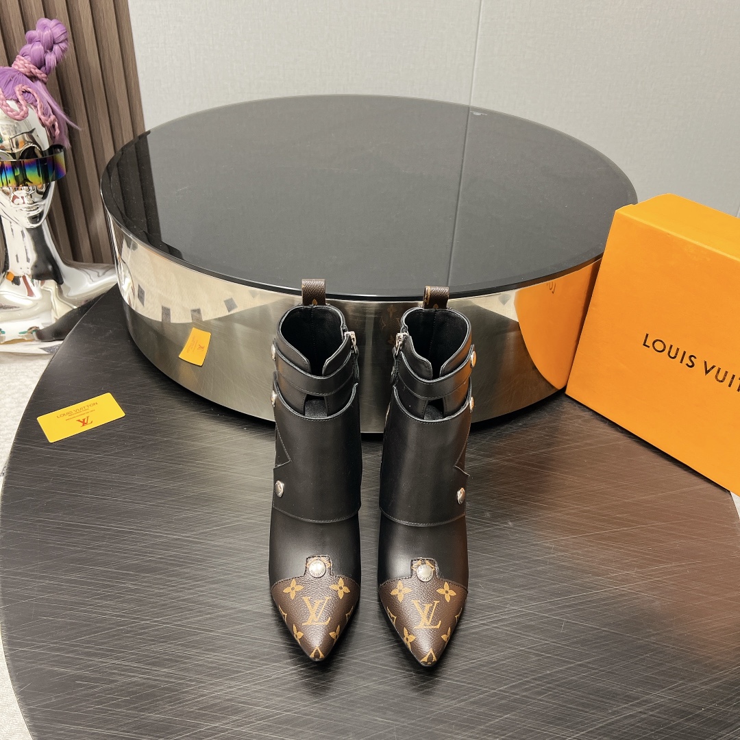 LV- pointy ankle boots with chunky heels-brown