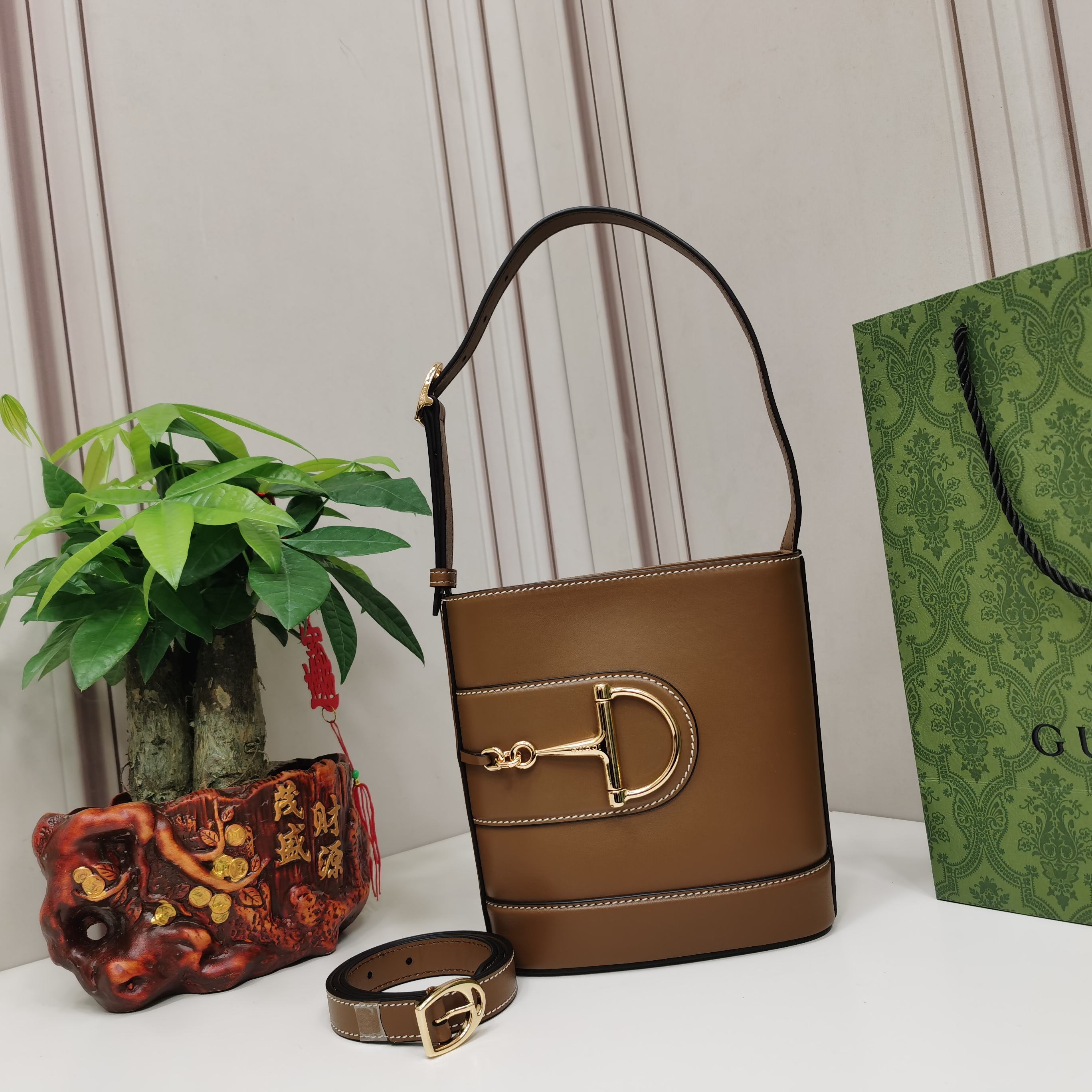 Gucci 73 small bucket bag