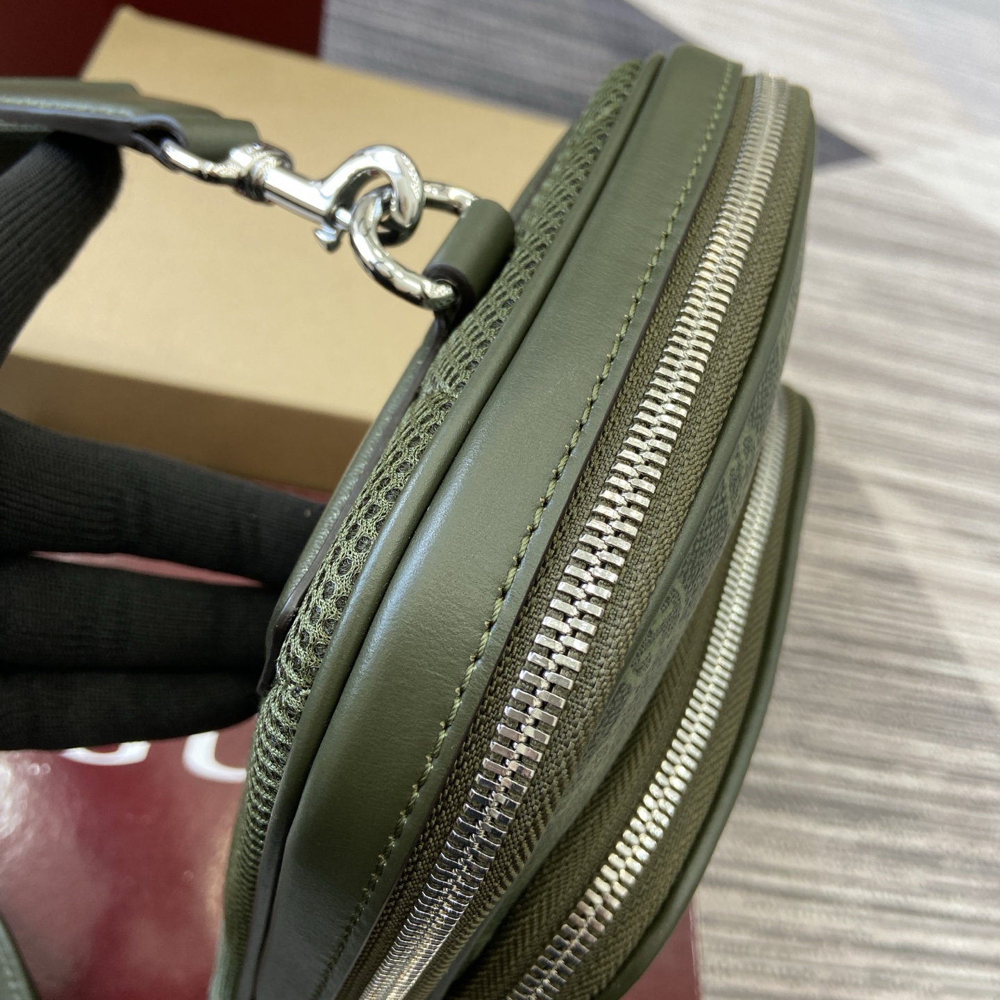 Gucci GG Monogram small slingbag