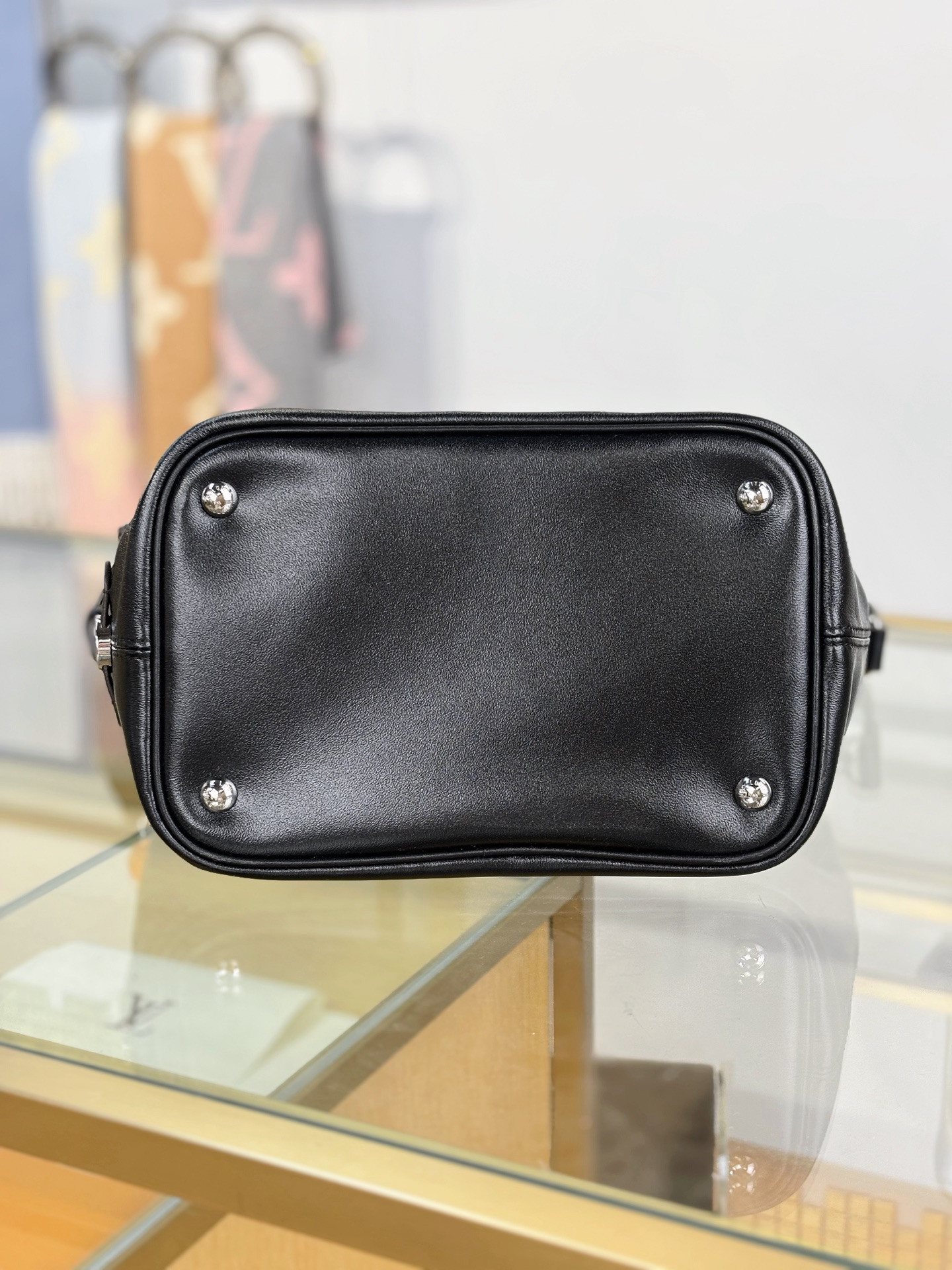 LV M14377 No Way Vibe