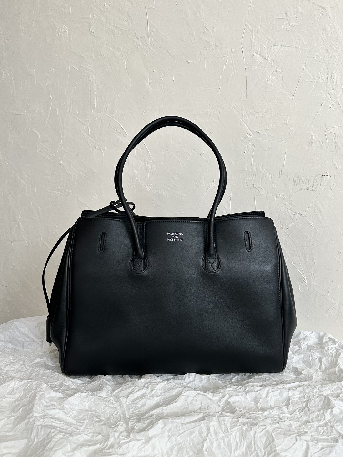 Balenciaga-Bel Air Medium Carry All Bag in Black