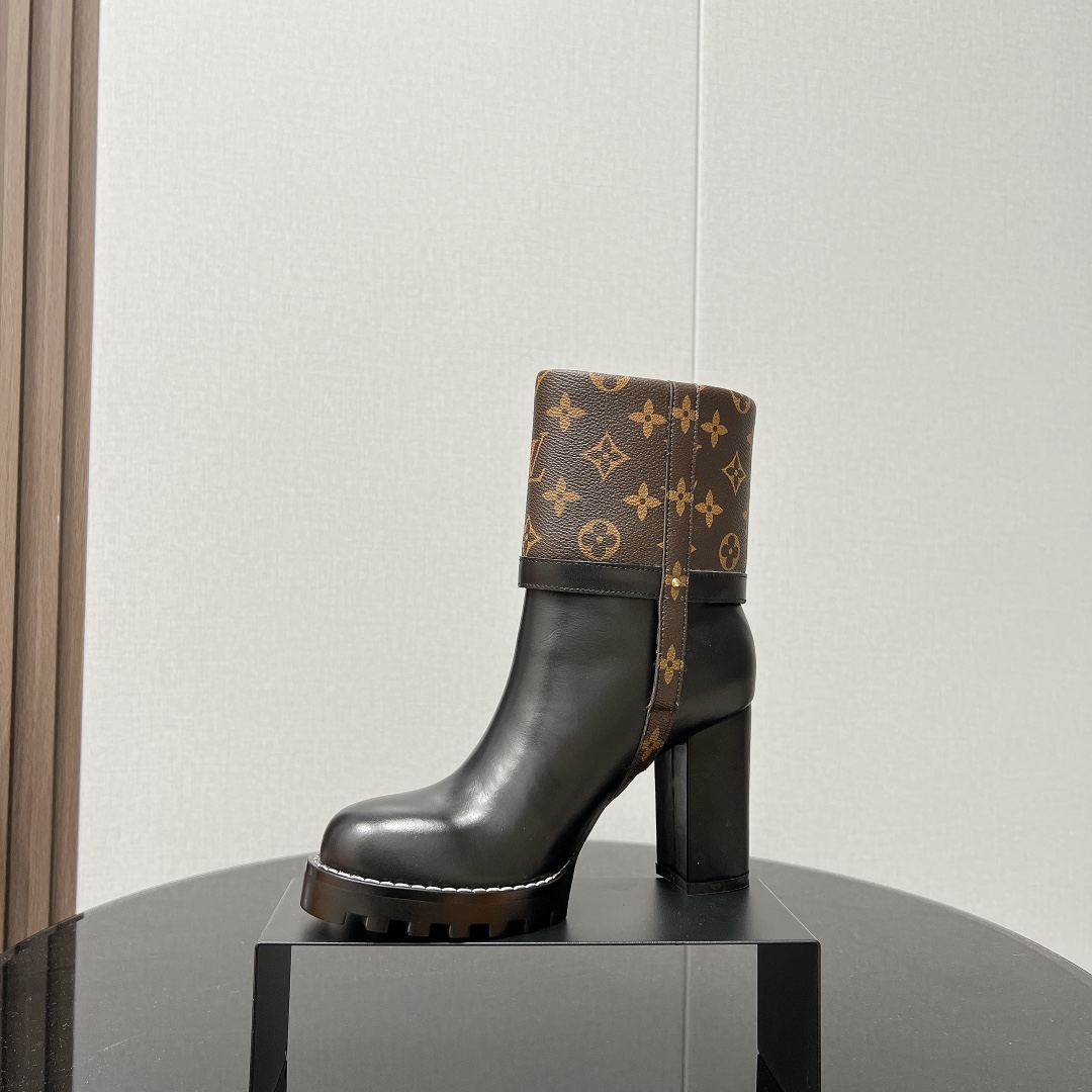 LV- pointy ankle boots with chunky heels-black