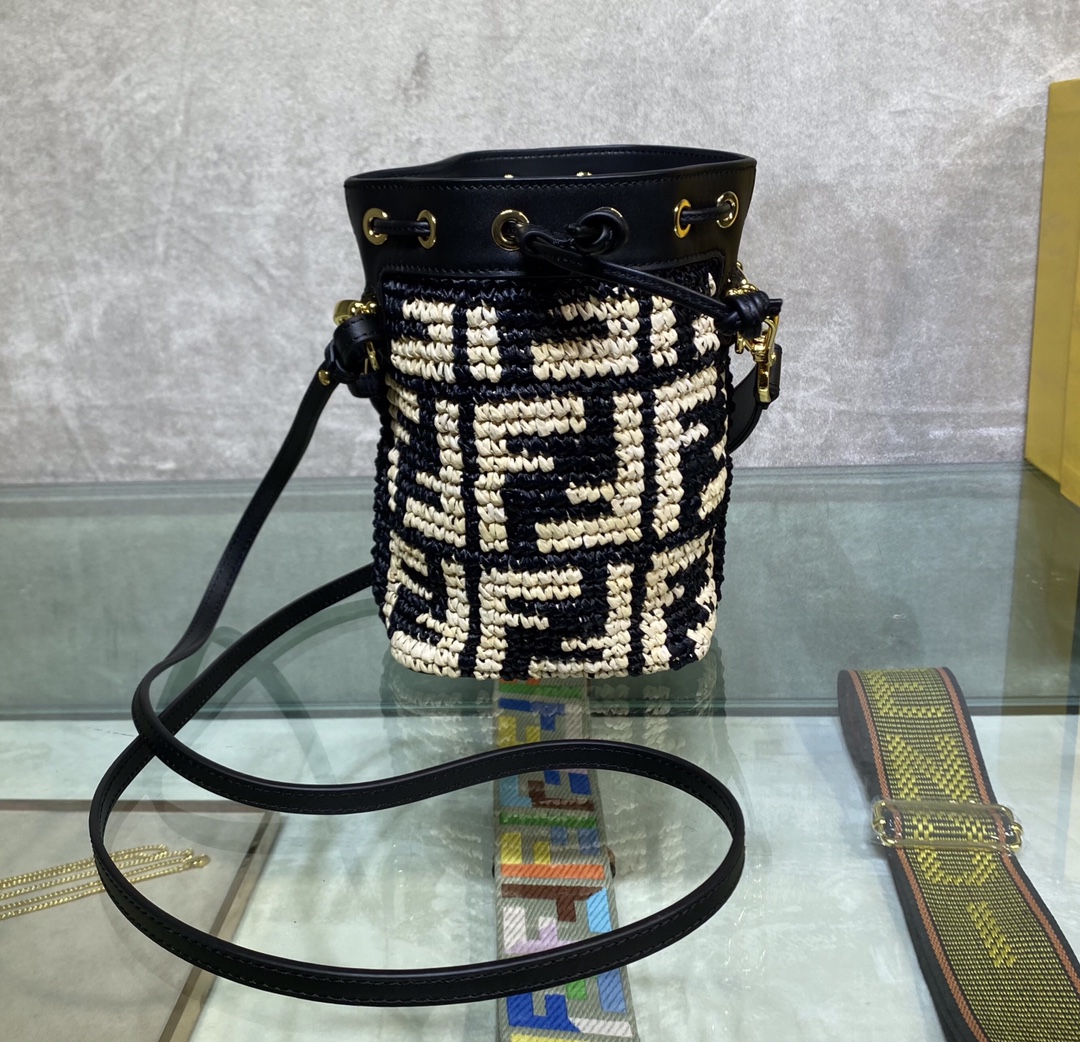 FENDI-Mon Tresor Mini Bucket Bag