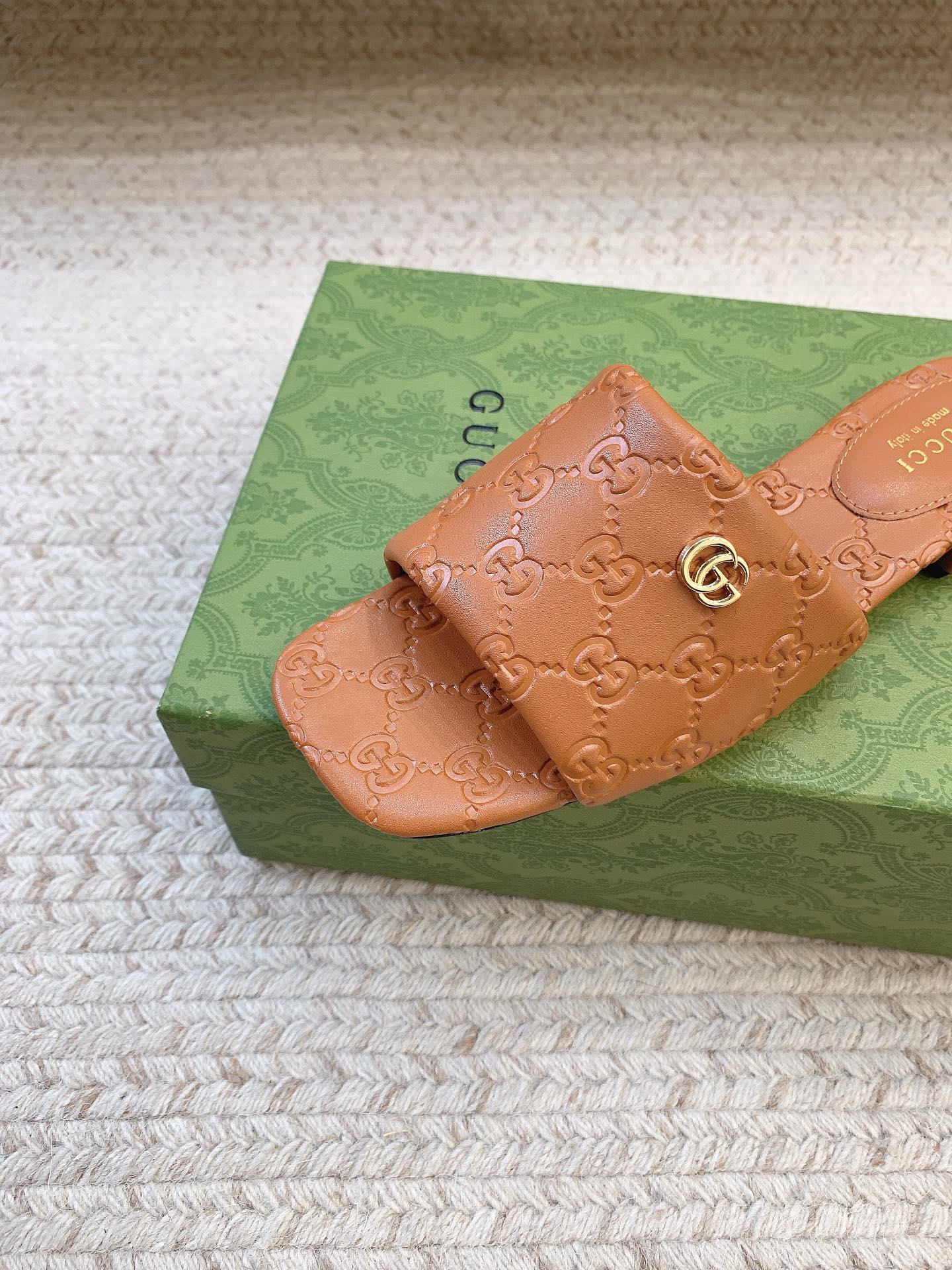 GUCCI Matte-Textured GG Slide Sandals