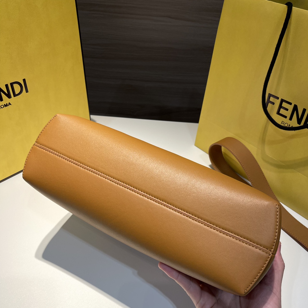 FENDI-FIRST Medium Handbag Brown Leather