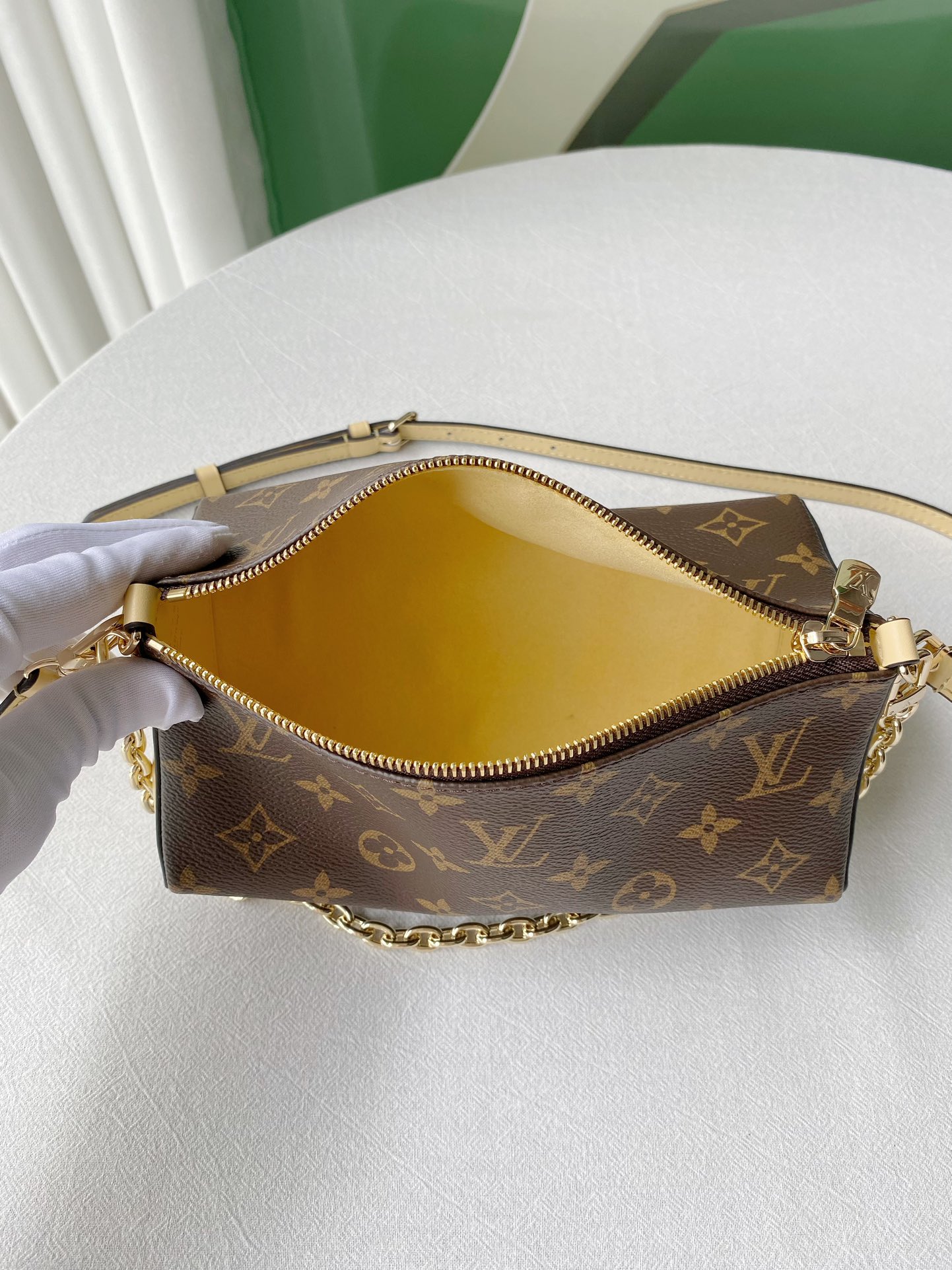 Louis Vuitton M11672 Bloom Pouch Banana Yellow