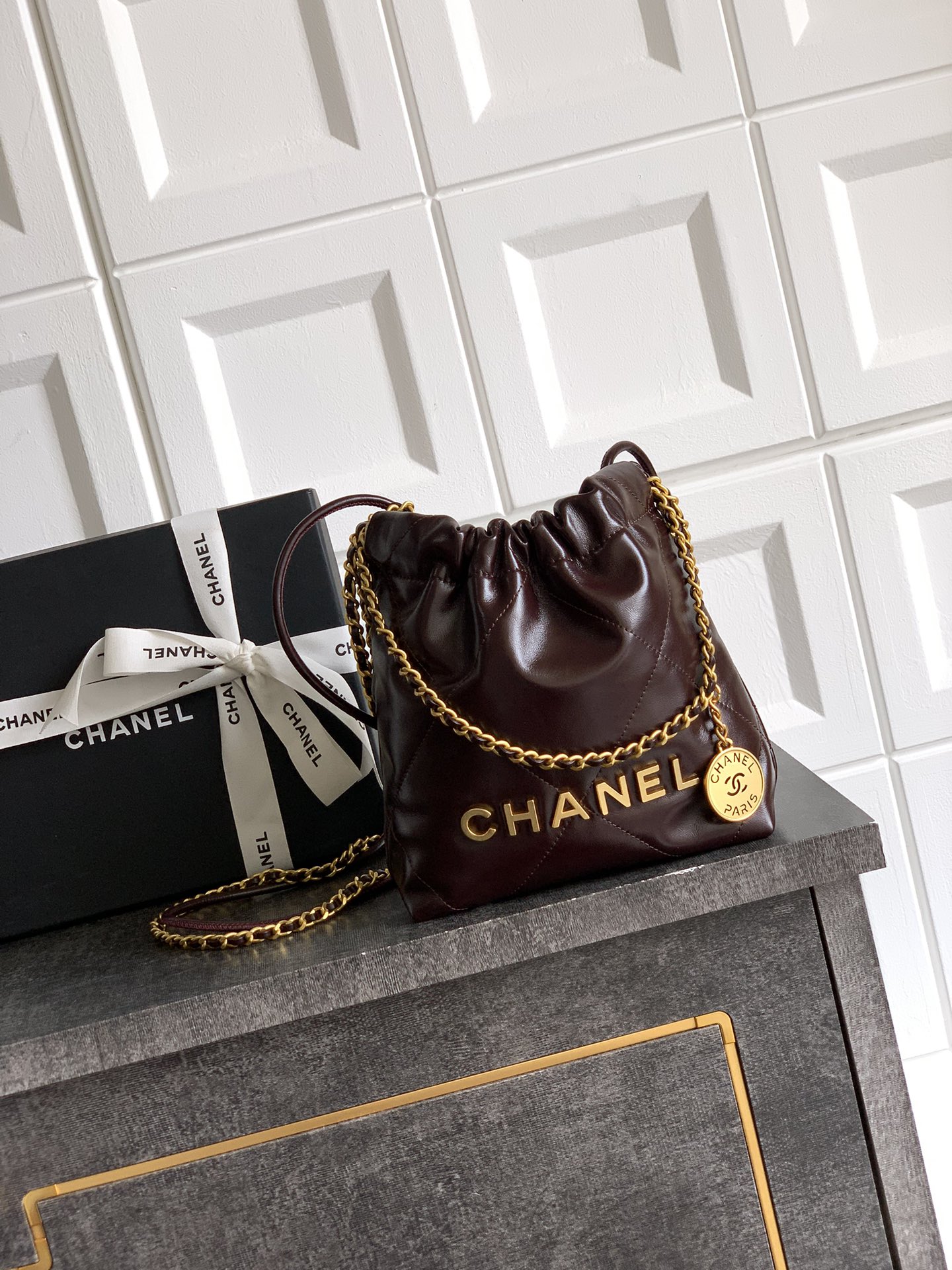 CHANEL 22 Handbag Shiny Calfskin & Gold-Tone Metal Dark Brown