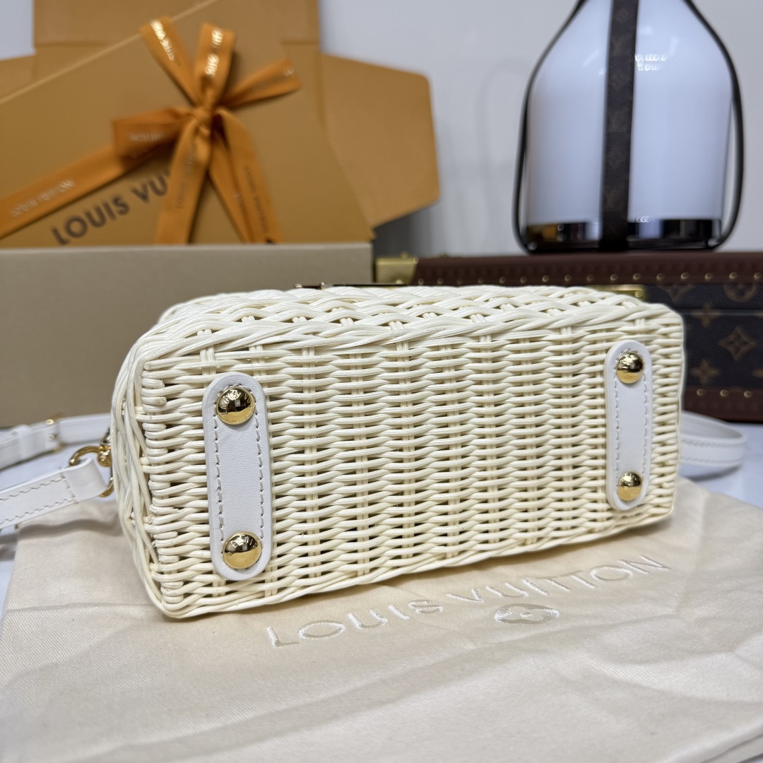 LV M26004 Capucines Mini