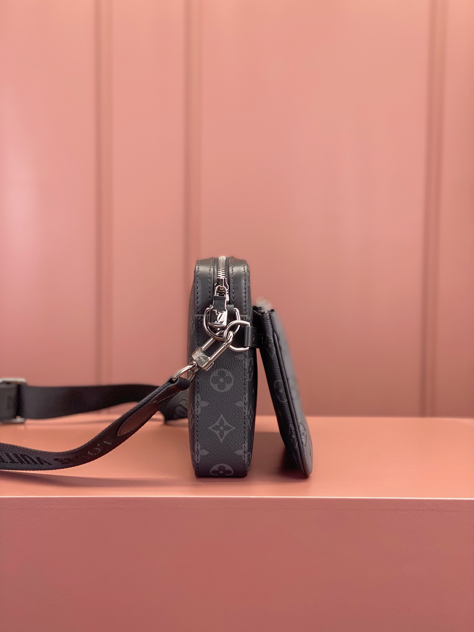 LV-M69443 Trio Messenger