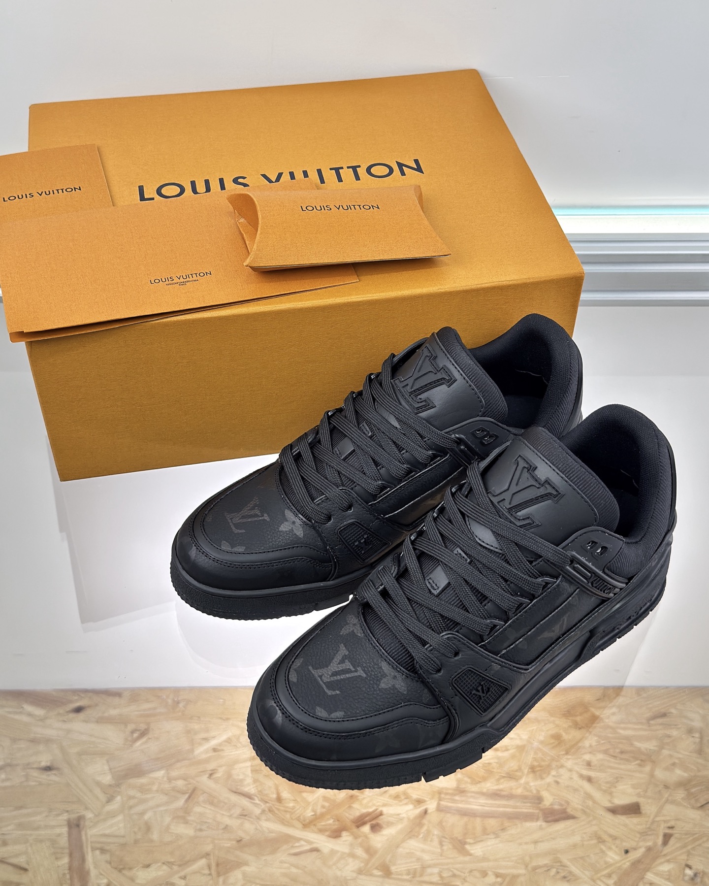 LOUIS VUITTON 1AHDBN LV Trainer Sneaker