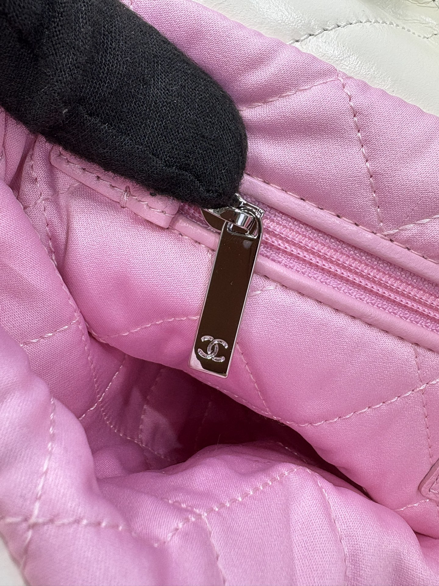 Chanel 22 Bag (Model AS3260)