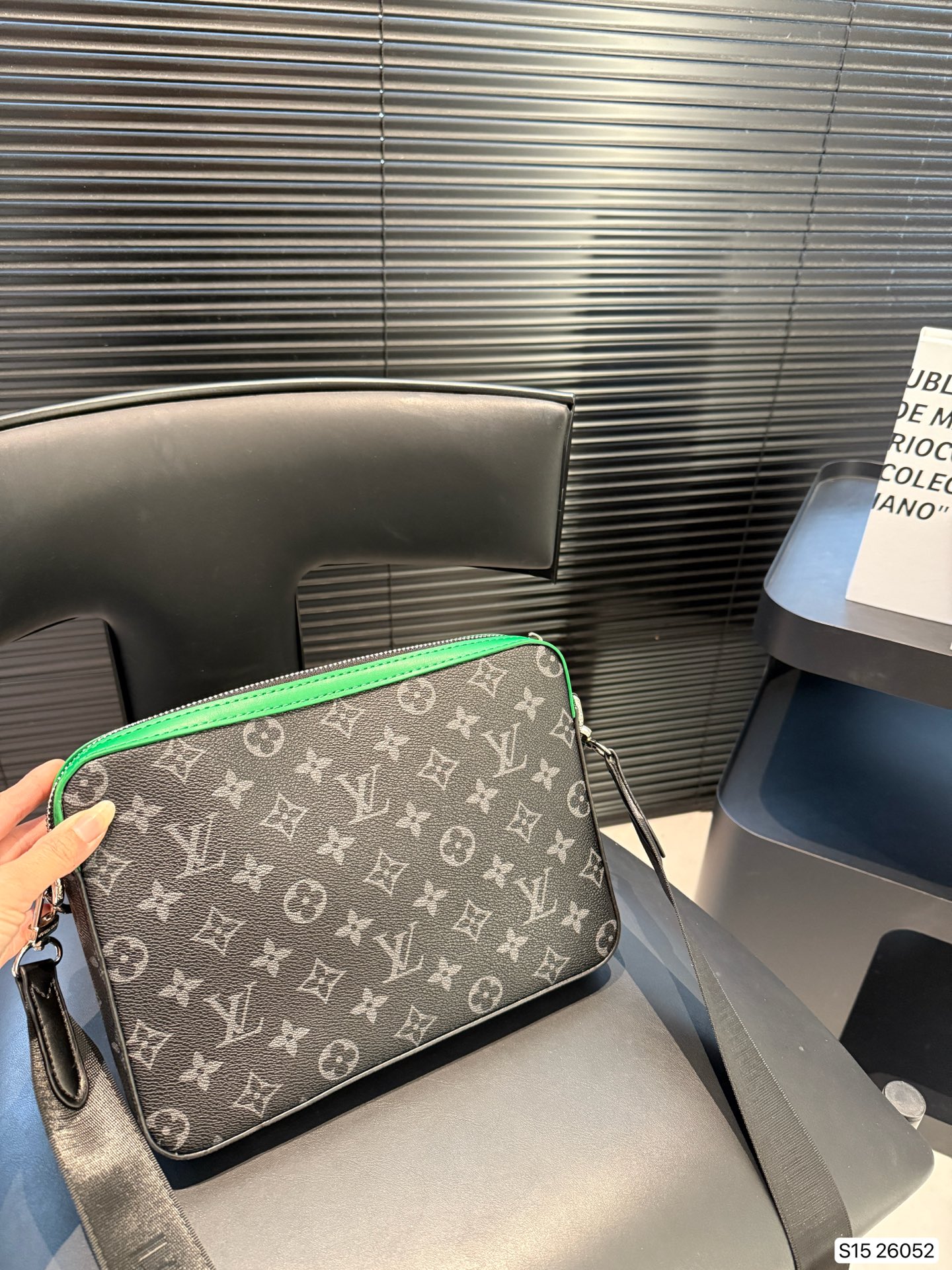 LV M26052 Trio Messenger