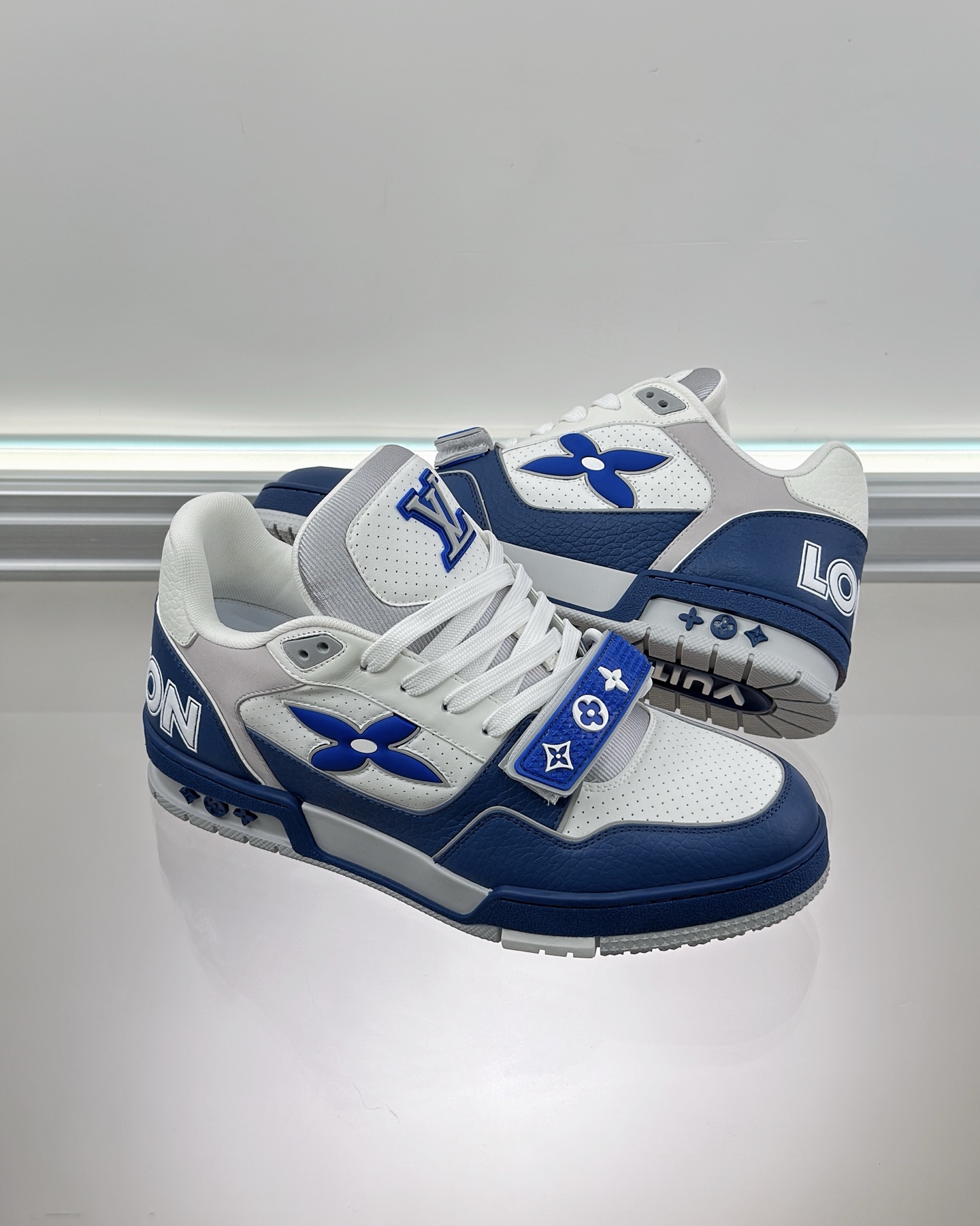 LOUIS VUITTON 1AHTBR LV Trainer Sneaker