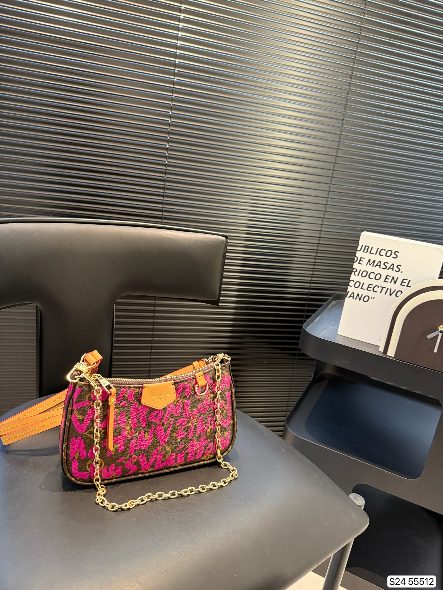 LV-2001 Stephen Sprouse Monogram Graffiti Pochette Accessoires shoulder bag