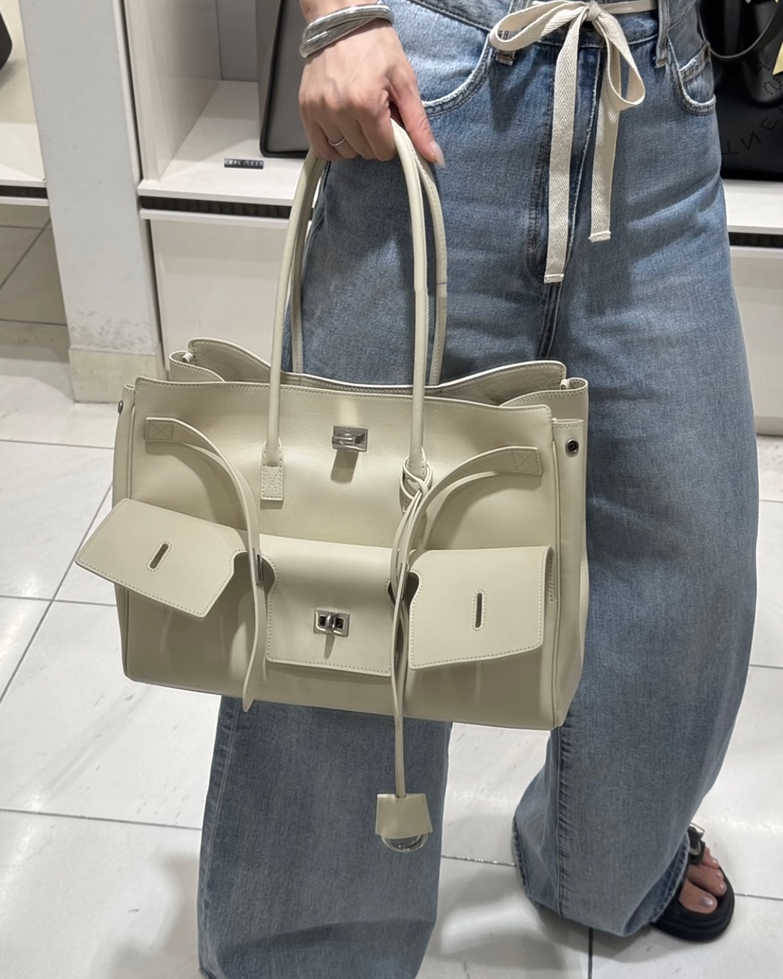 Balenciaga-Bel Air Medium Carry All Bag in Soya