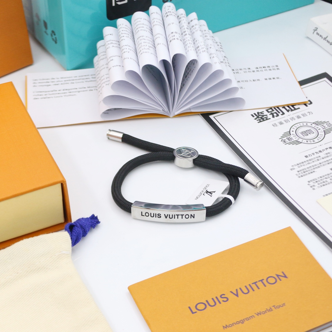 Louis Vuitton alloy LOGO bracelet