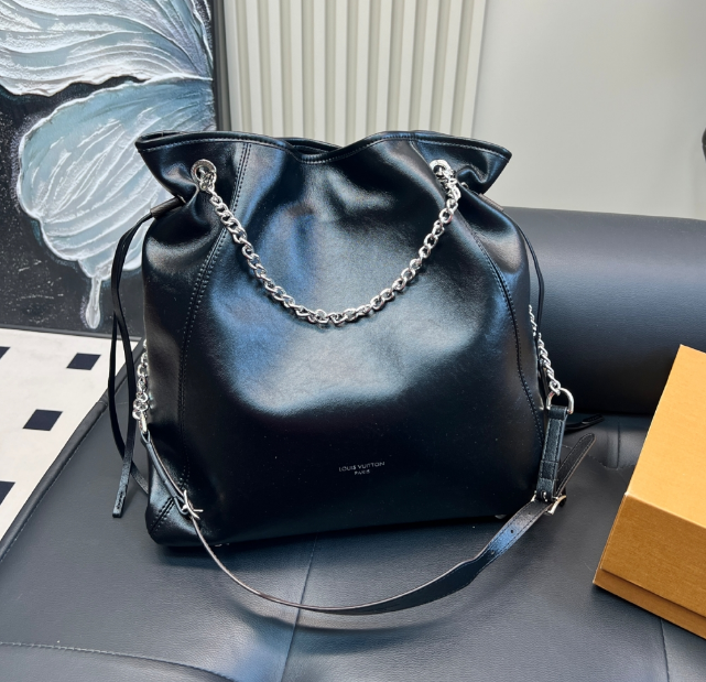 LOUIS VUITTON M25545 Off Duty Vibe MM