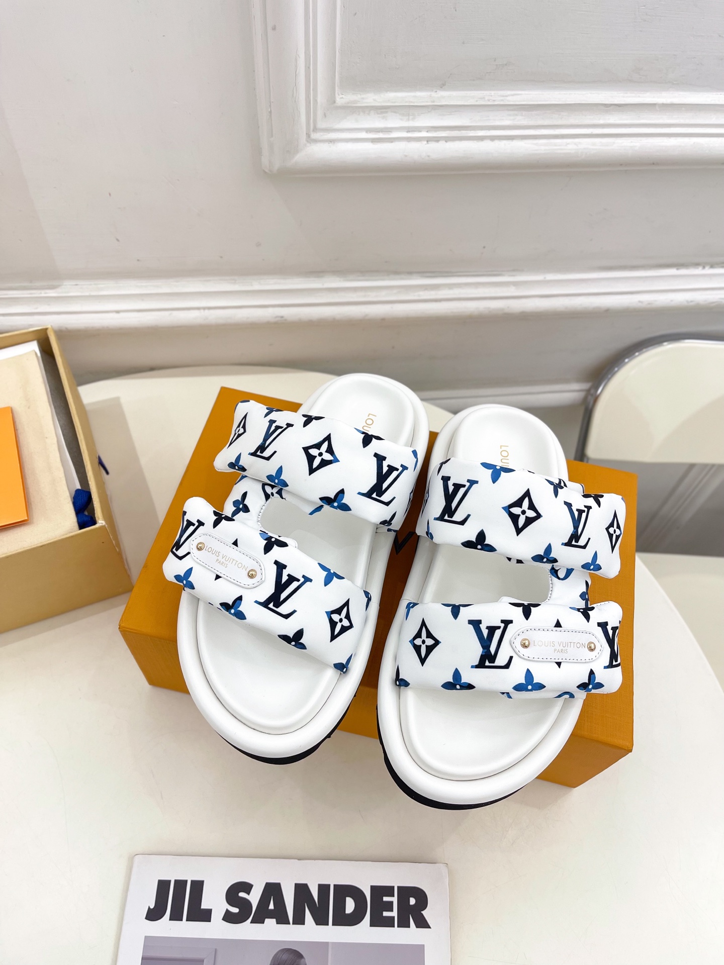 LV-1AHMKL NEW Pool Pillow Comfort Mule