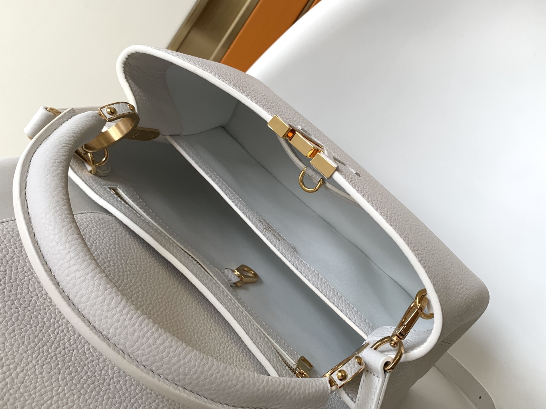 Capucines-M56071- whitemini handbag