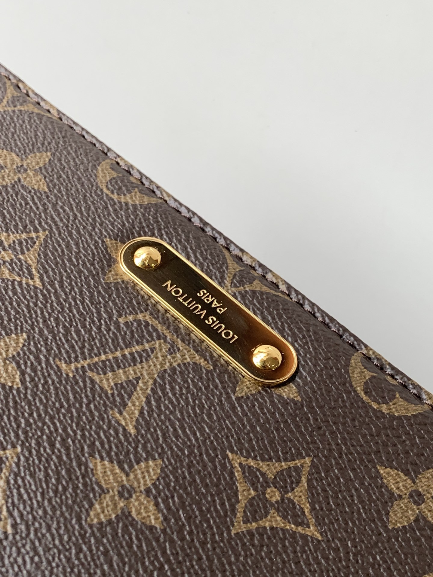 Louis Vuitton Wallet On Chain Lily M82509