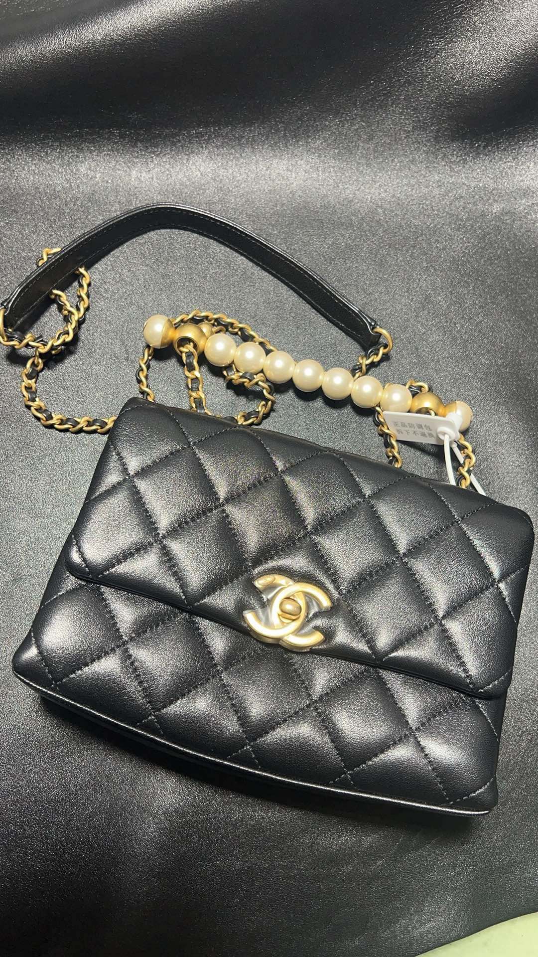 Chanel24a pearl handle flap bag