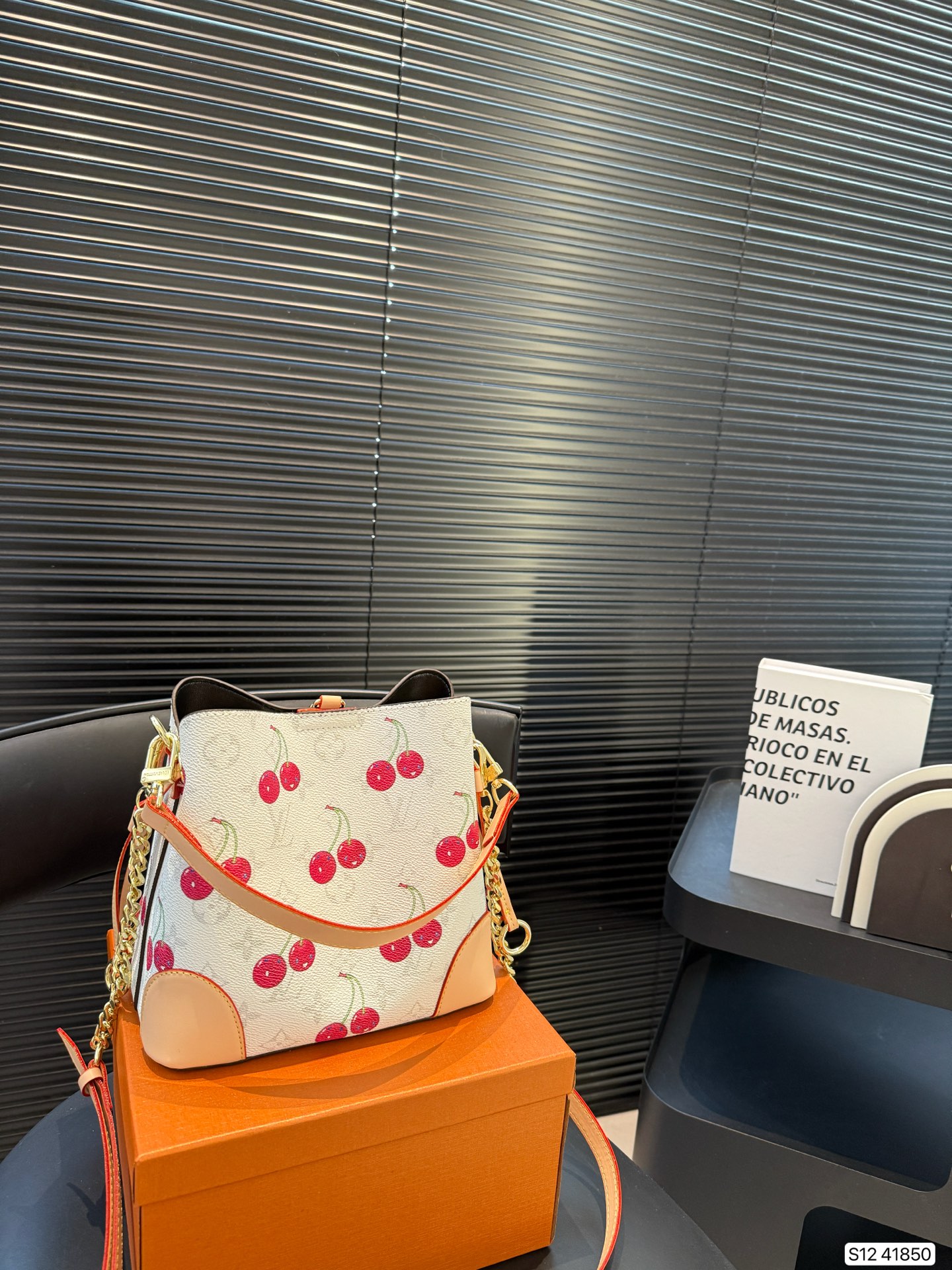 LV Bucket Bag cherry