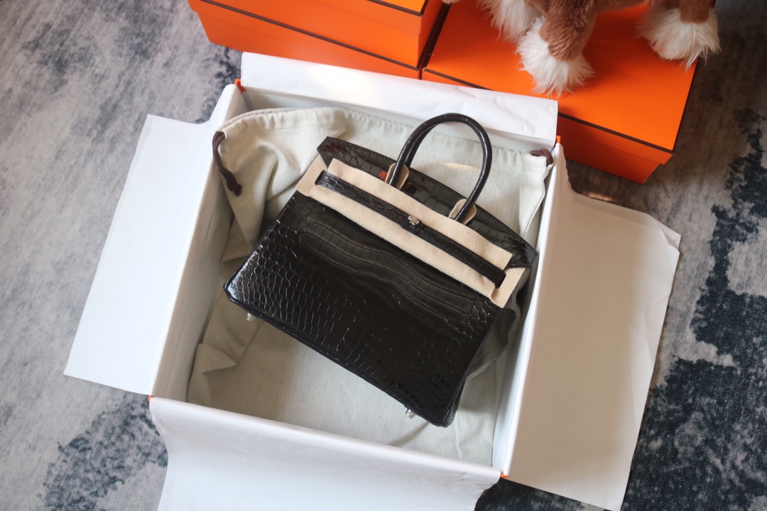 Hermès Birkin 25-30 in Shiny Crocodile Leather