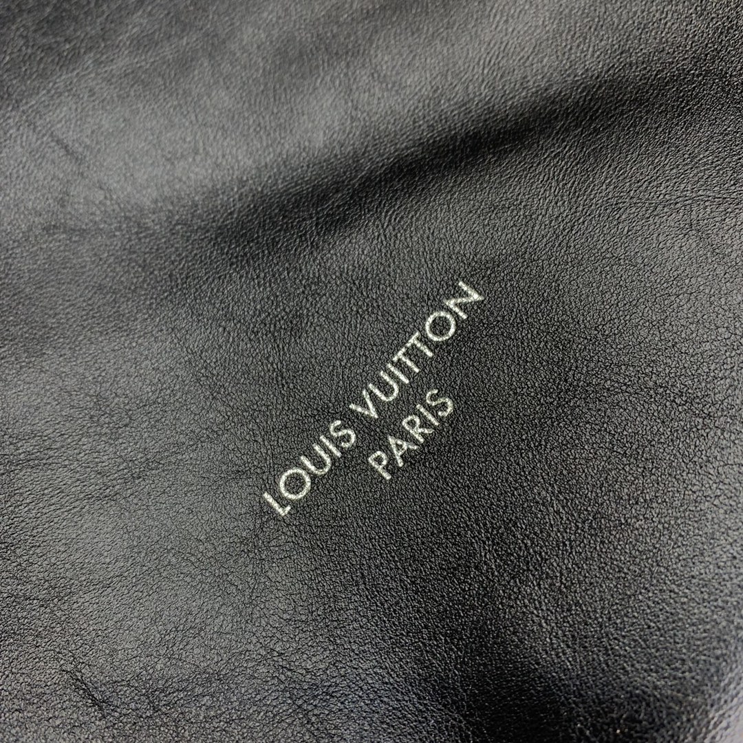 Louis Vuitton M25143 CarryAll MM Dark Black