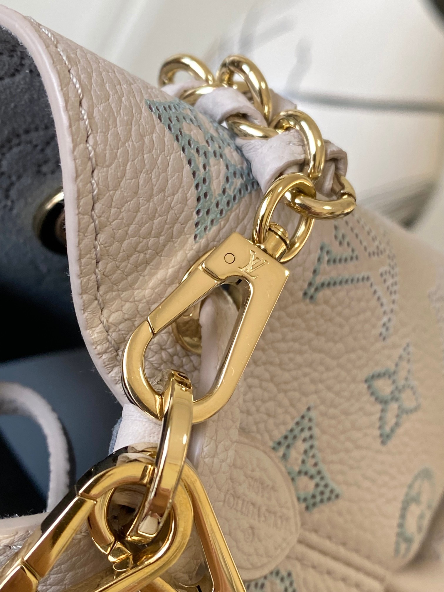 M12125 Flight Mode Bella