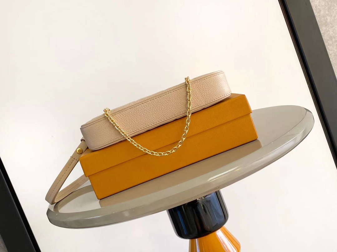 Louis Vuitton M80349 Easy Pouch Sand