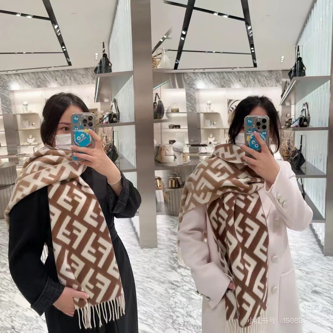 Fendi Presbyterian gradient double-sided cashmere scarf