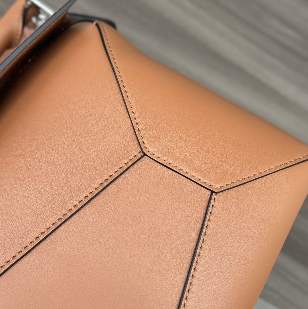 Medium Puzzle Edge bag in classic calfskin