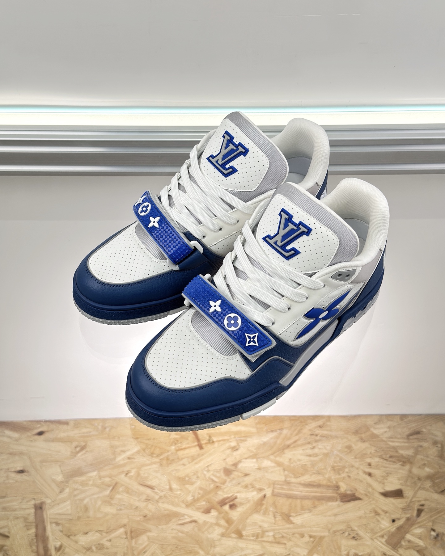 LOUIS VUITTON 1AHTBR LV Trainer Sneaker