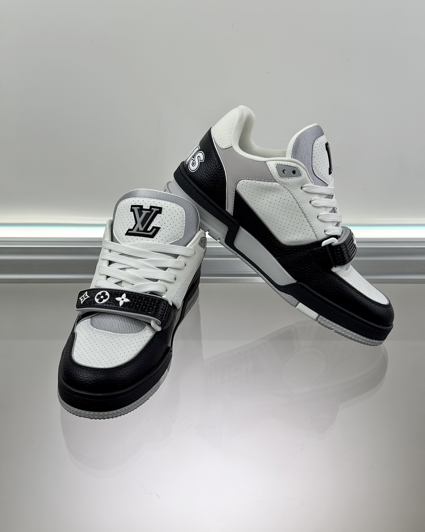 LOUIS VUITTON 1AHTDF LV Trainer Sneaker