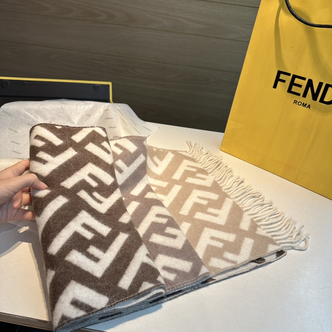 Fendi Presbyterian gradient double-sided cashmere scarf