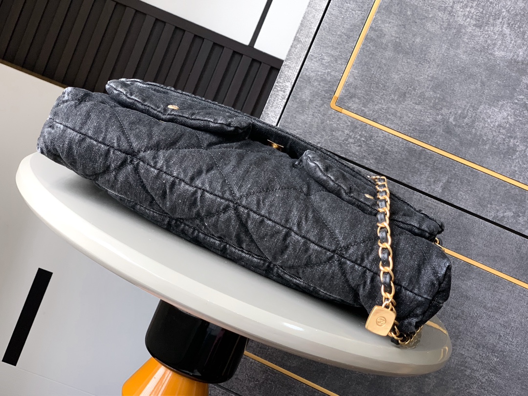 Chanel Ohanel 26C Armpit Bag-black