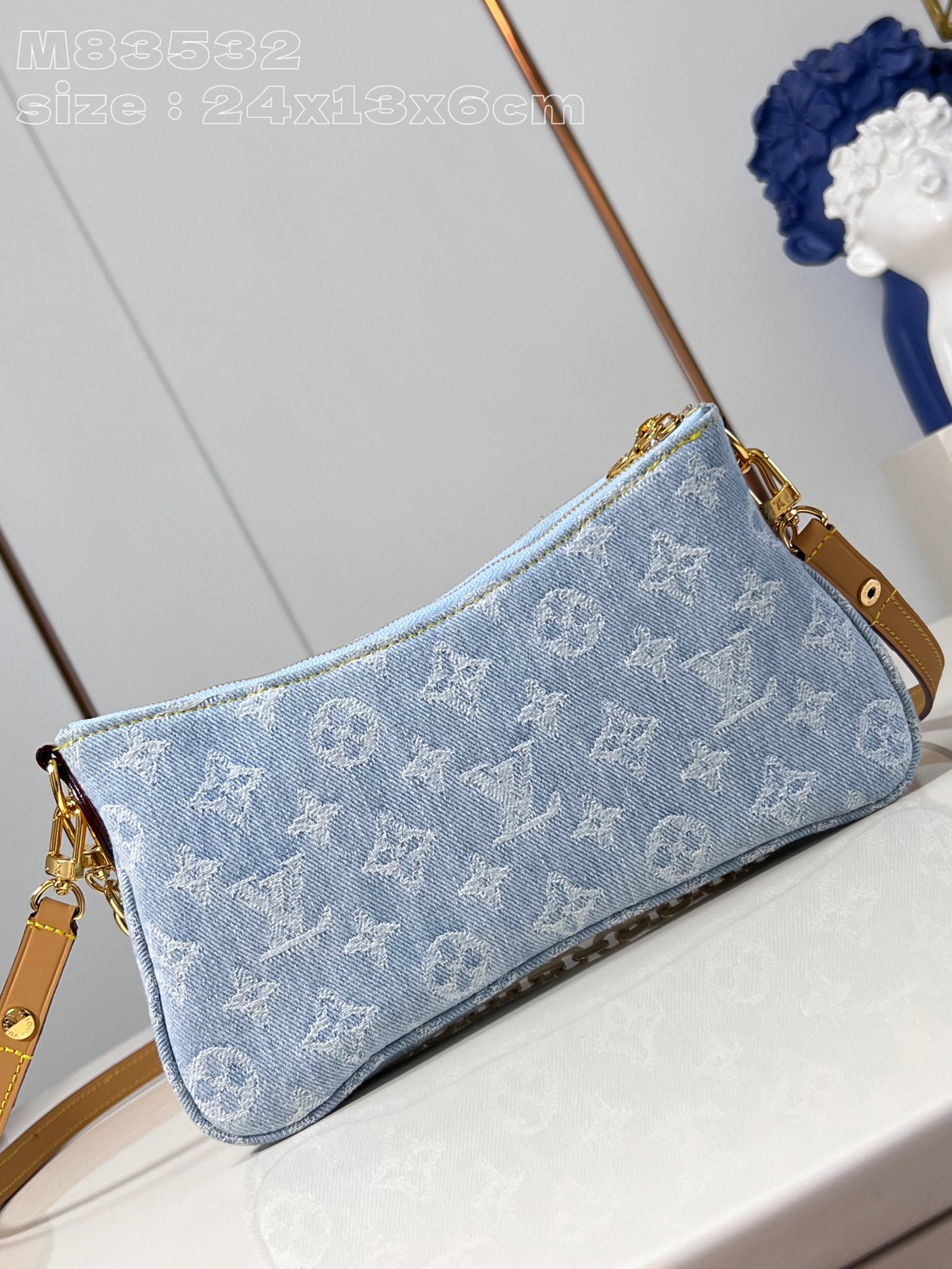 Louis Vuitton M83532 Liv Pochette Sky Blue