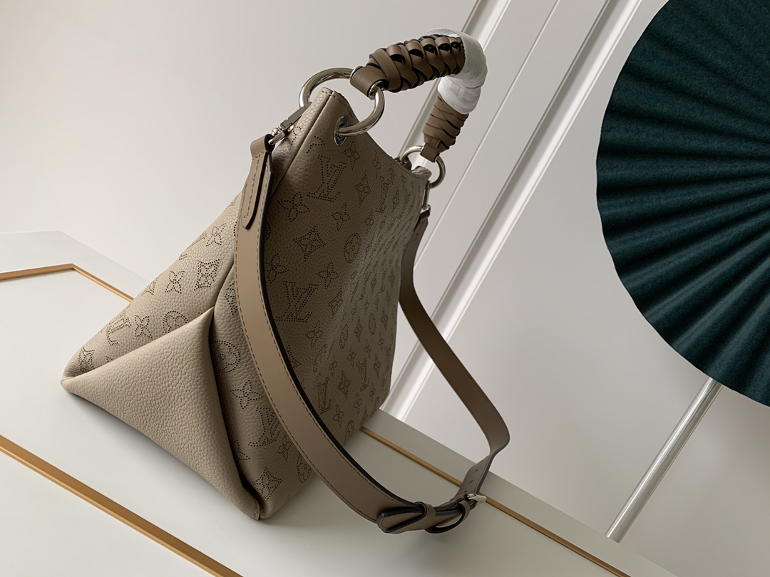 Louis Vuitton M56084 Beaubourg Hobo MM