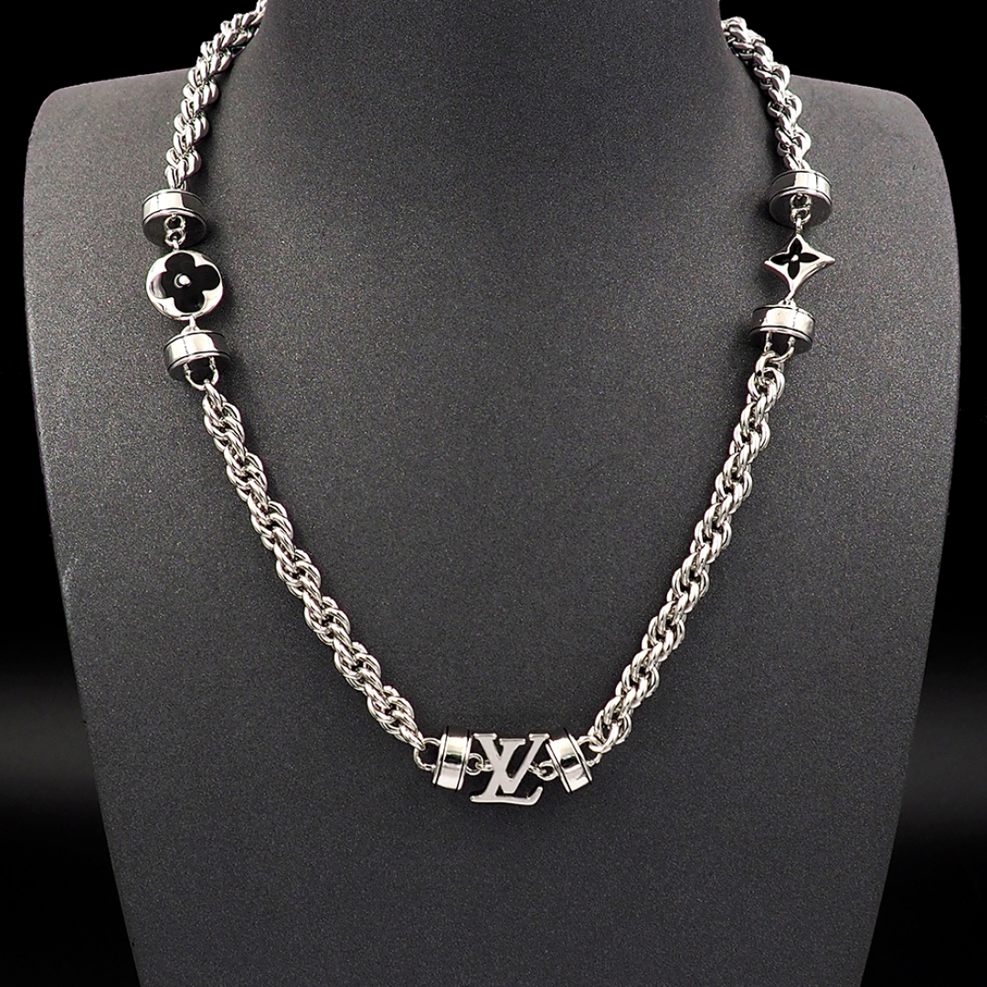 LOUIS VUITTON Wire Necklace