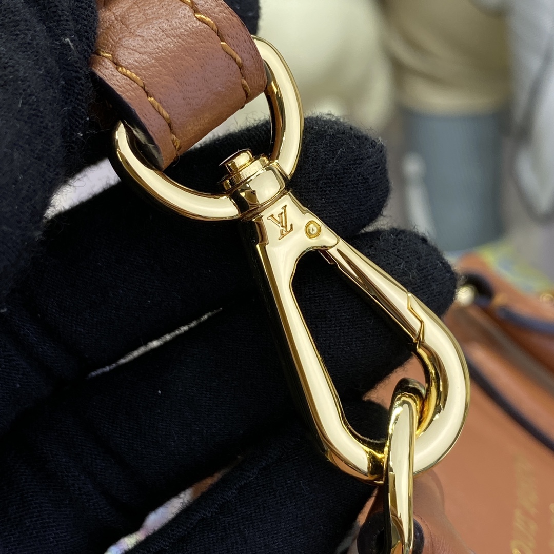 Louis Vuitton M22925 Lock It MM Gold