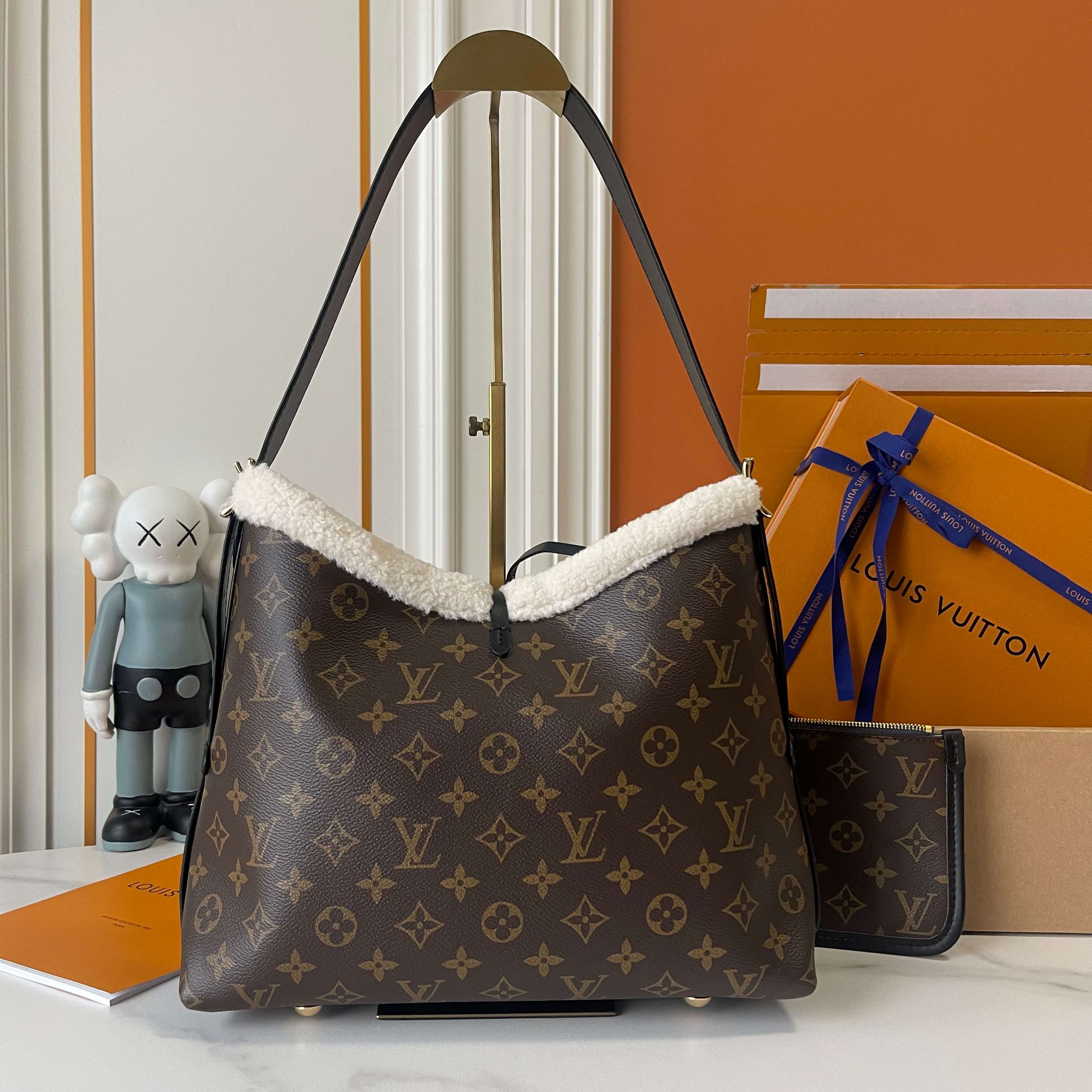 LOUIS VUITTON CarryAII MM Handbag