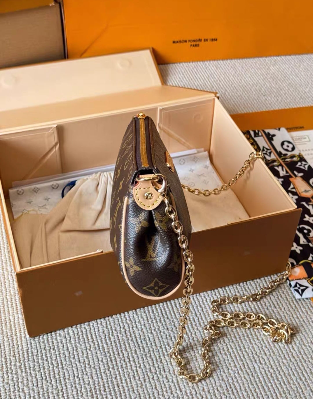 LOUIS VUITTON M13567 Pochette Eva