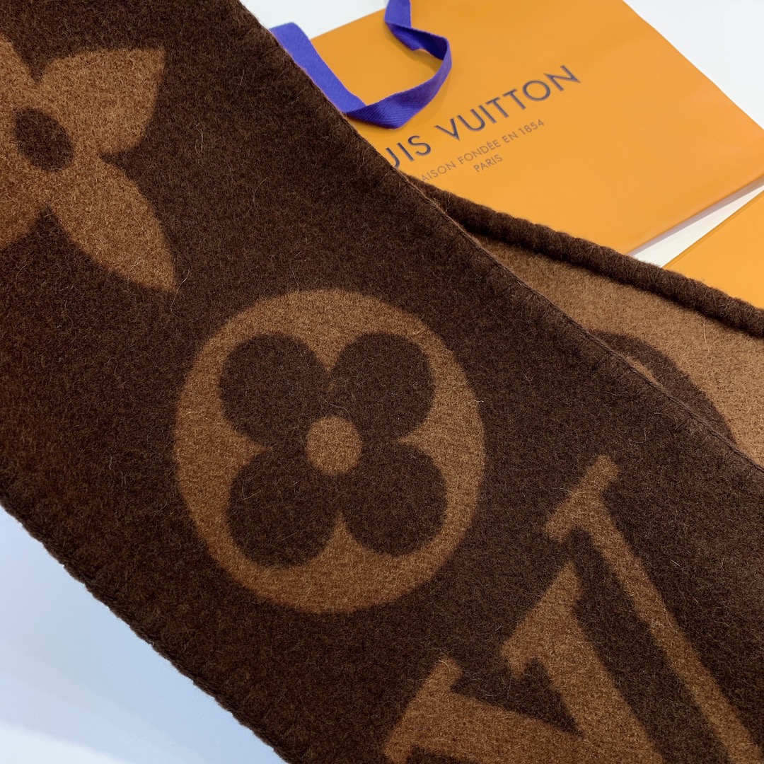 LOUIS VUITTON Cashmere Scarf