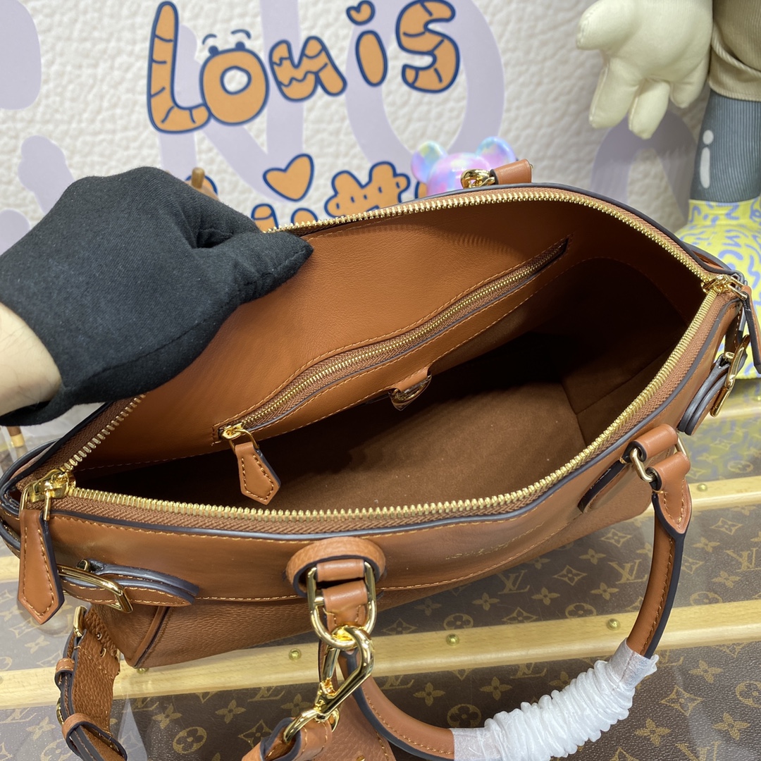 Louis Vuitton M22925 Lock It MM Gold