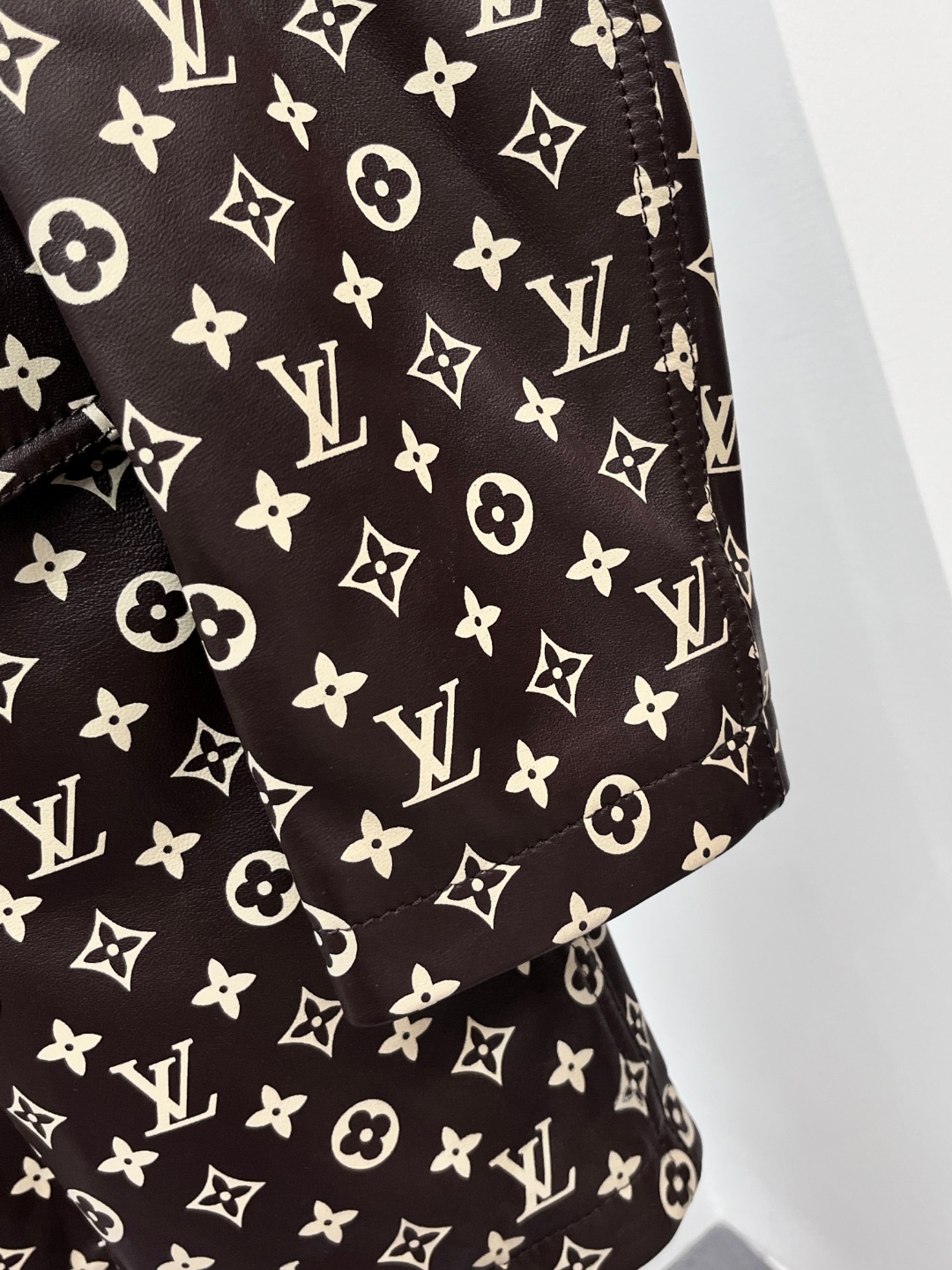 LV 1AIMZ0 Monogram Leather Parkaleopard